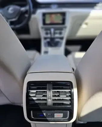Volkswagen Passat cena 54900 przebieg: 189742, rok produkcji 2018 z Krzanowice małe 781